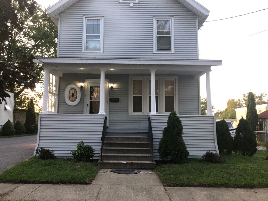 1 Frost Place - 1 Frost Pl