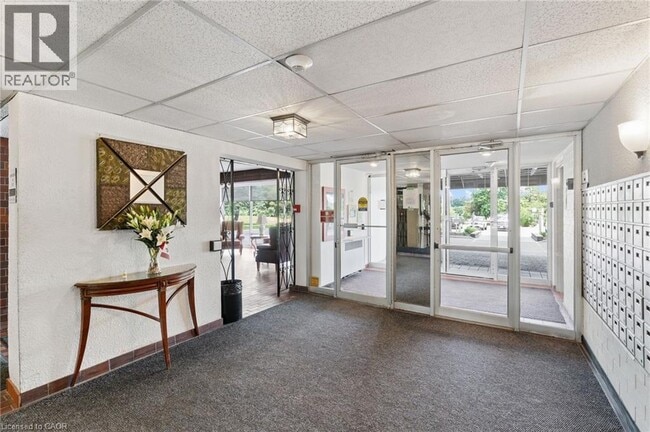 Photo du bâtiment - 225 Harvard Pl