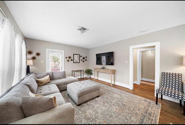 Foto del edificio - 1631 Castle Ct