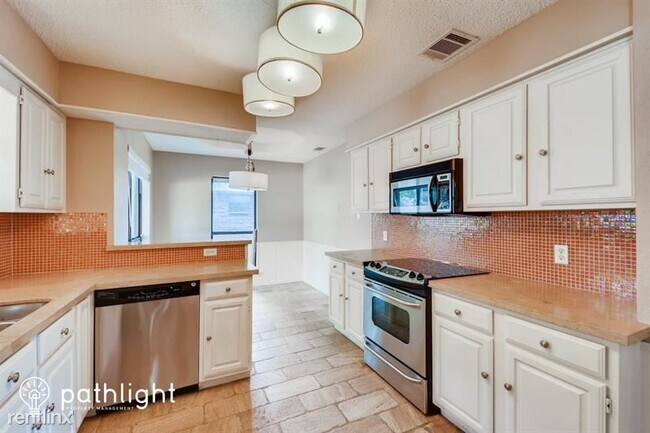 Building Photo - 3 br, 2 bath House - 2014 Espinosa Dr UNIT