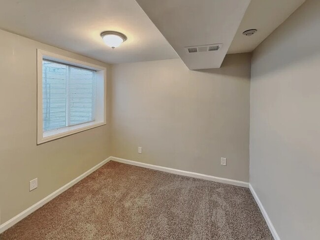 Foto del edificio - 388 Helena Cir