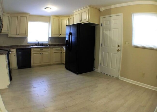 Building Photo - 151 Lenora Dr