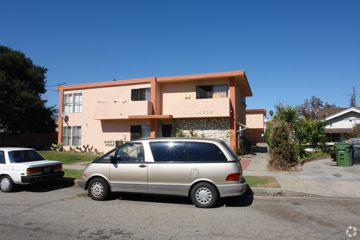 Building Photo - 14039 Archwood St