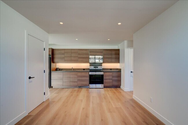 Foto del edificio - New 2 Bedroom Home in Historic Sherman Heights - Available For Immediate Move-In
