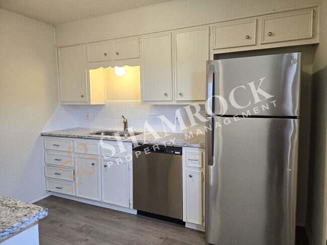 Foto del edificio - 2/2 Duplex near Hwy 77!