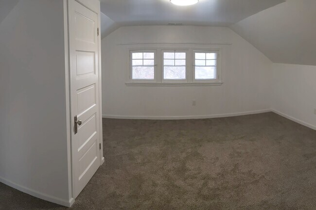 Building Photo - 916 Cornell Ave