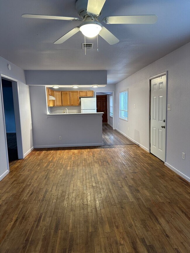 Foto del edificio - $1,900.00 MOVE-IN-SPECIAL