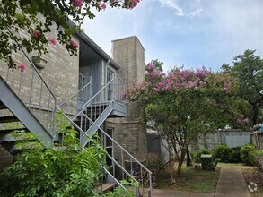 Building Photo - 7400 Bellerive Dr