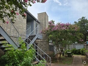 Building Photo - 7400 Bellerive Dr