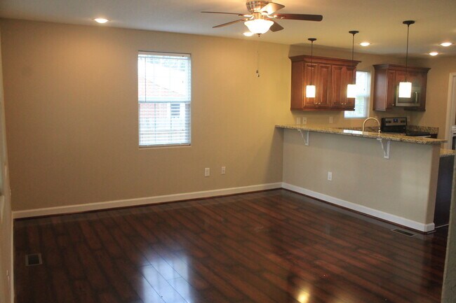 Building Photo - 2524 Grandy Ave