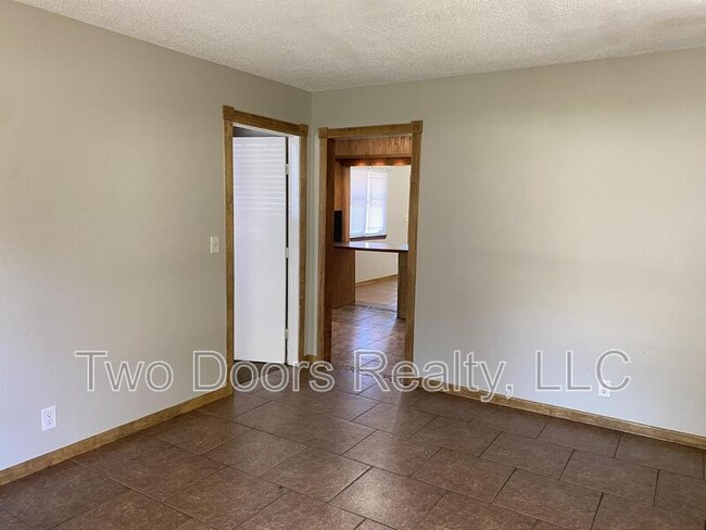 Foto del edificio - 429 E Hillcrest Ln