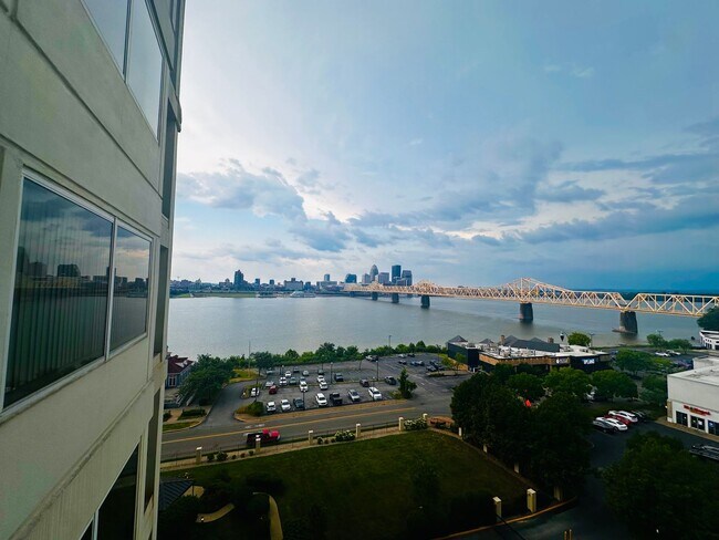Building Photo - 1BR/1BA Condo for Rent w/AMENITIES in Jeff...