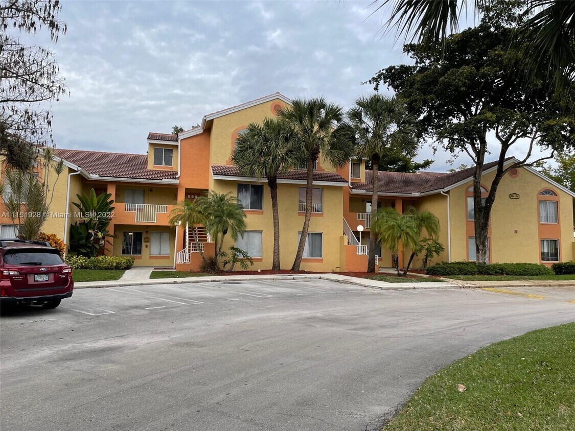 982 Coral Club Dr Unit 982, Coral Springs, FL 33071 Condo for Rent in