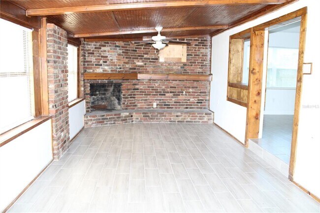 Building Photo - 10704 50th Ave N