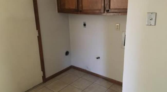 Building Photo - 1009 Sybil Dr