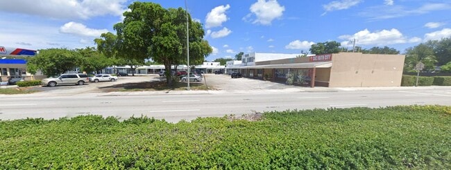 Building Photo - 7153 Pembroke Rd