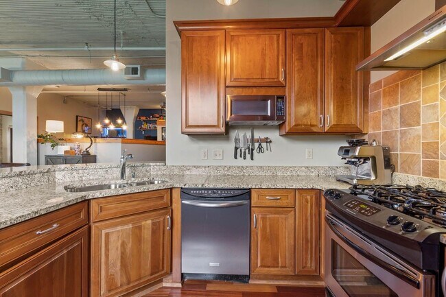 Kitchen - 1818 N Water St