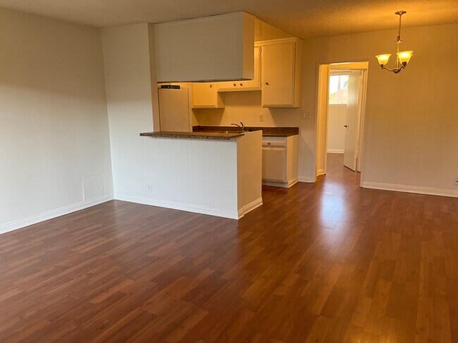 Building Photo - 915 Coronado Ave