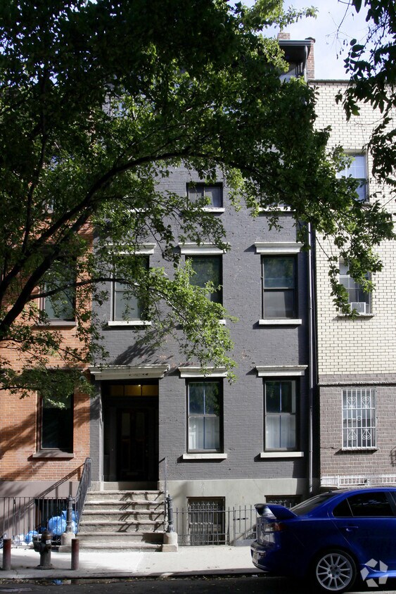 Foto del edificio - 241 W 16th St