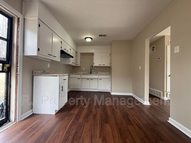 Foto del edificio - 256 Delta Rd