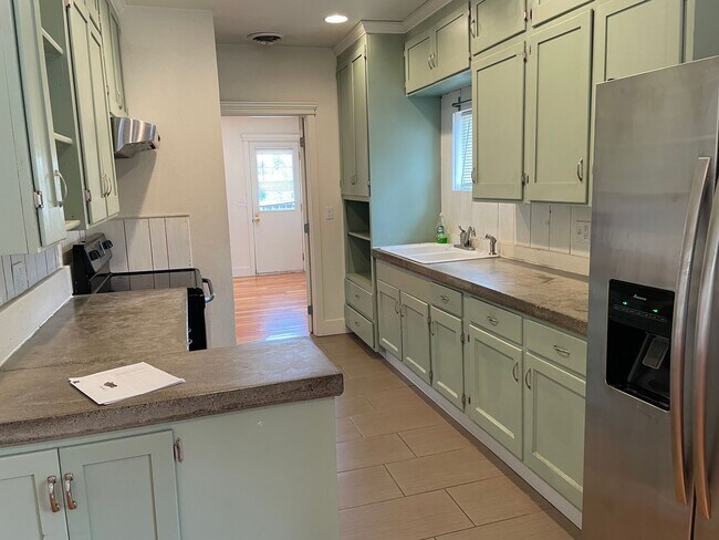 Foto del edificio - 325 N Jefferson St