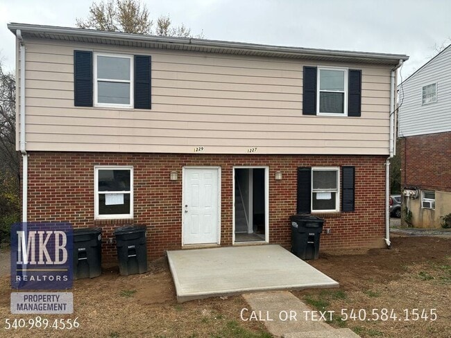 Building Photo - 1227 Ruddell Rd