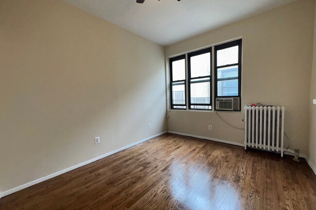 Building Photo - 55 Tiemann Pl