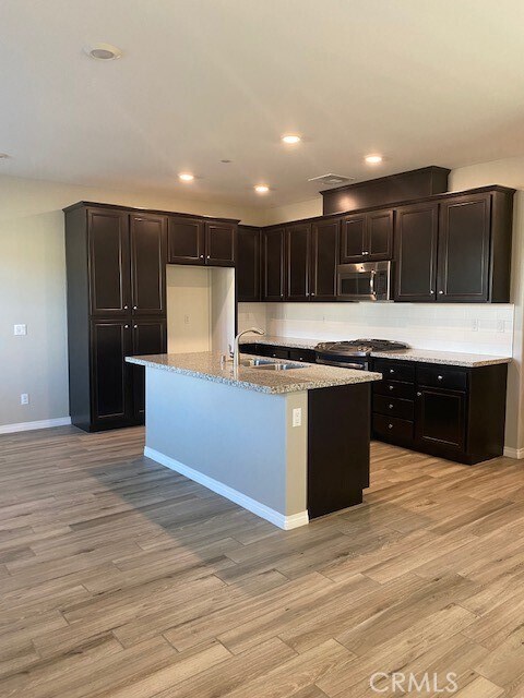 Foto del edificio - 40201 Calle Real