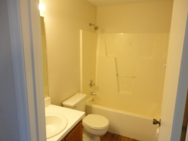 Foto del edificio - 2bedroom/2 bath condo in Rockwood Villas.