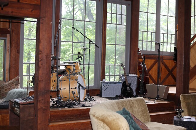 Foto del edificio - 54 Glen Lake Rd