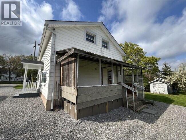 Photo du bâtiment - 1073 Hwy 8