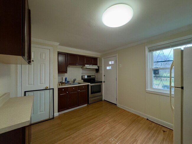 Building Photo - Charming 2Bed/1Bath in Dundalk