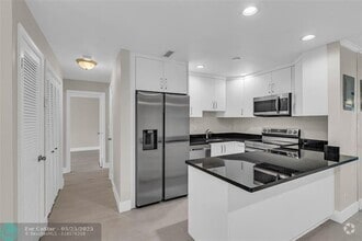 Building Photo - 6319 Bay Club Dr
