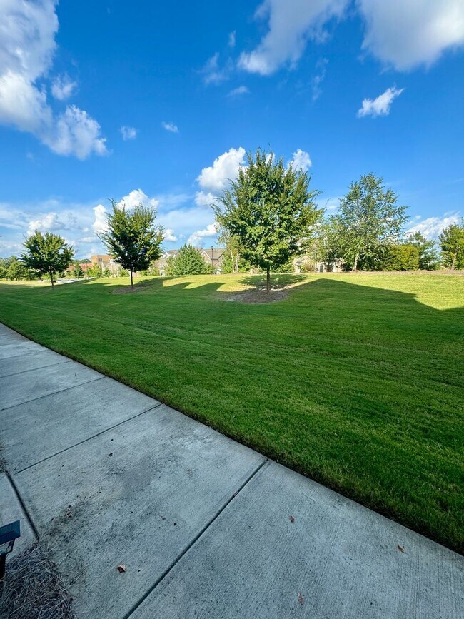 Foto del edificio - Beautiful 3BR/3.5BA Townhome in Rea Farms