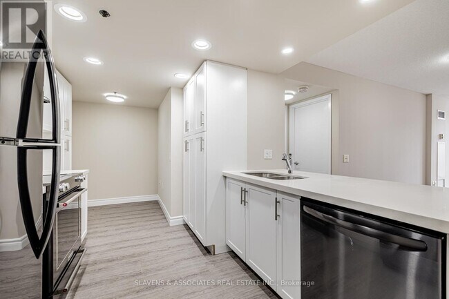 Building Photo - 2-402 Neptune Dr