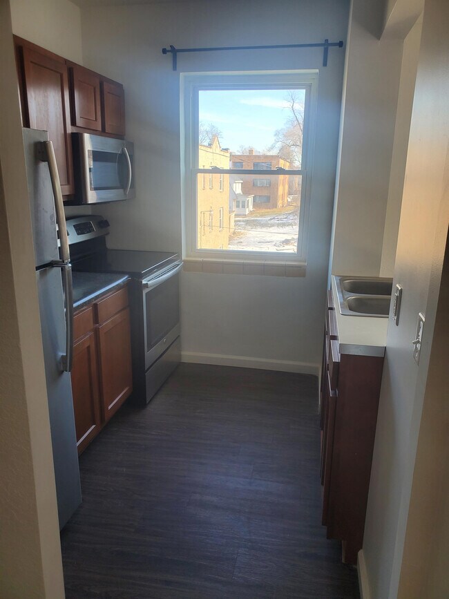 2356 Torrey Hill Dr Unit 12, Toledo, OH 43606 Room for Rent in Toledo