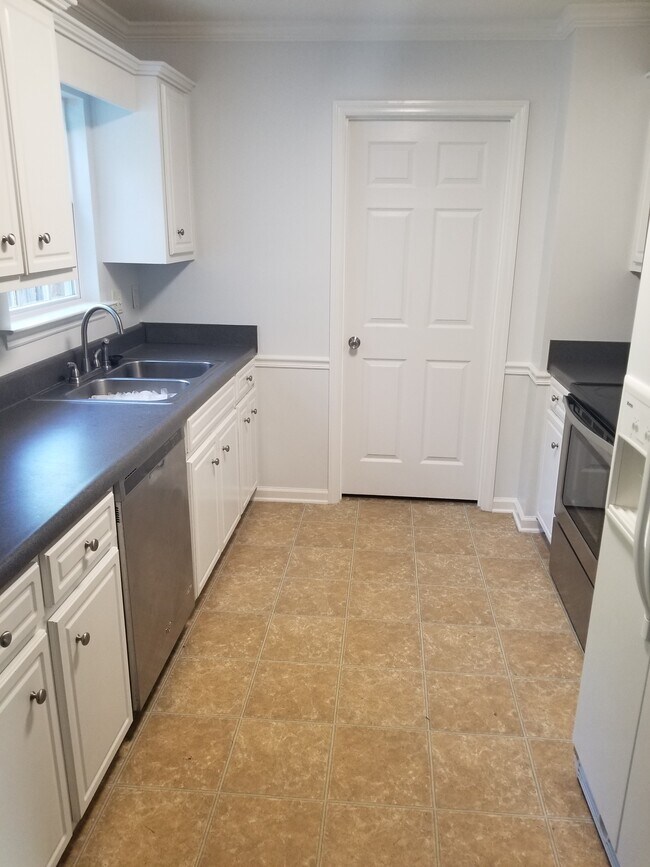 Foto del edificio - 630 Goodale Ln