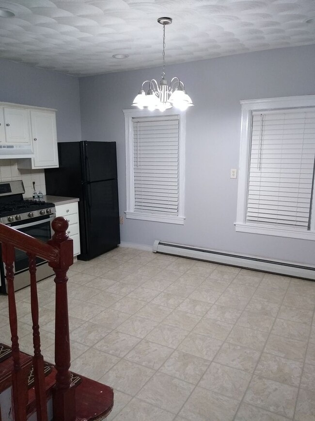 Building Photo - 46 Mary St