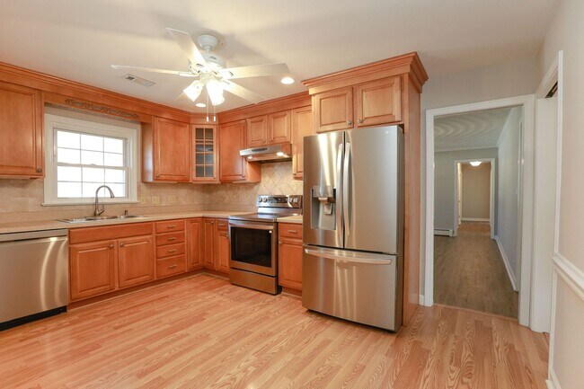 Foto del edificio - Beautiful for rent home located in central Virginia Beach