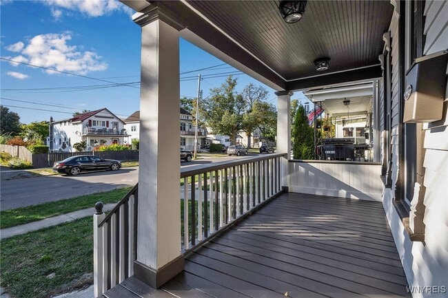 Building Photo - 2 Dewitt St