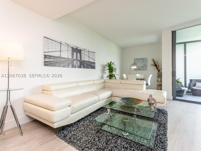 Foto del edificio - 121 NE 34th St
