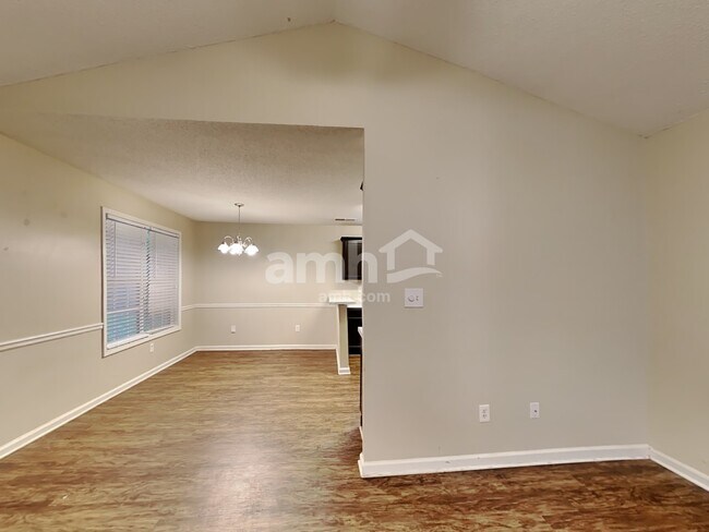Building Photo - 461 Sarahs Lane