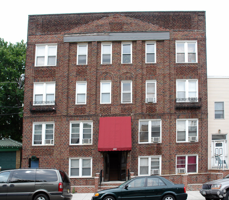 Building Photo - 928-930 19th St