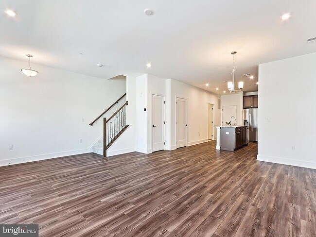 Building Photo - 6105 Vivaldi Rd