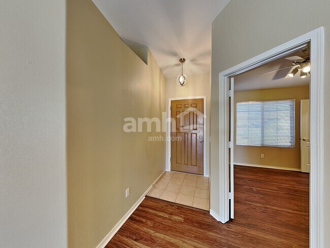Building Photo - 10527 W Ross Avenue