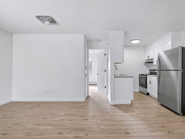 Foto del edificio - Remodeled 1 Bedroom, 1 Bathroom Apartment- Close to shopping!