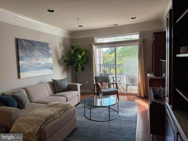 Foto del edificio - 5801 Clipper Ln