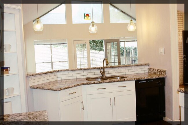 Building Photo - 2418 Clippers Cove Dr