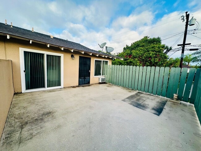 Building Photo - 2625 Andover Ave