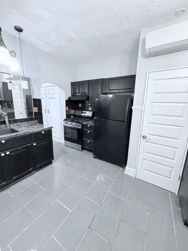 Sección 8 Aprobada - 428 S 57th St